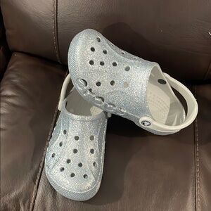 CROCS Silver clogs with Adjustable Heel Strap and Ventilation